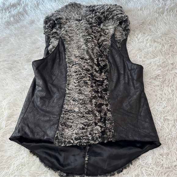 Dolce Cabo Faux Fur & Faux Leather Drape Vest Size S – Black/Gray - Picture 14 of 16